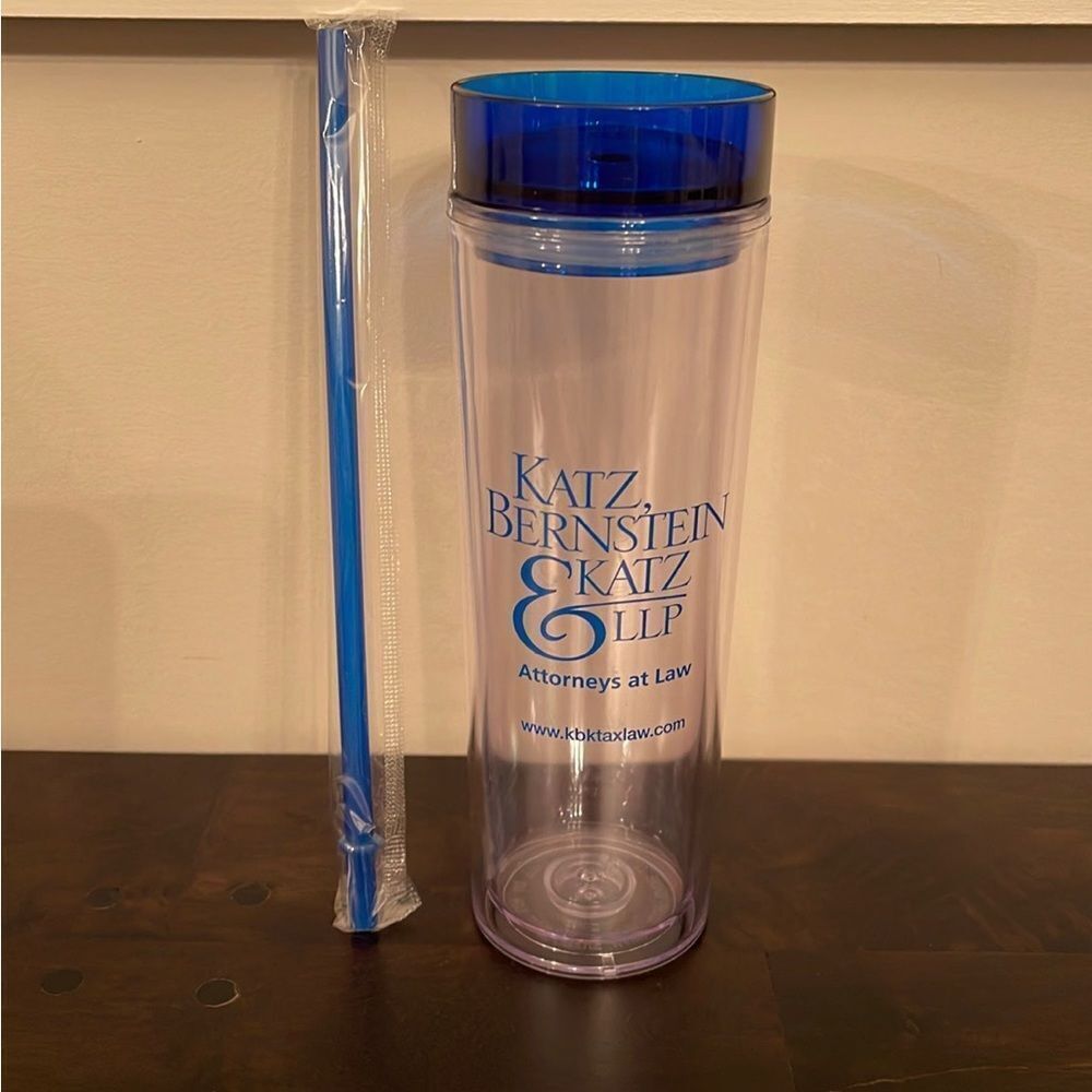 Bundle/Lot of 22 clear tumblers with straws